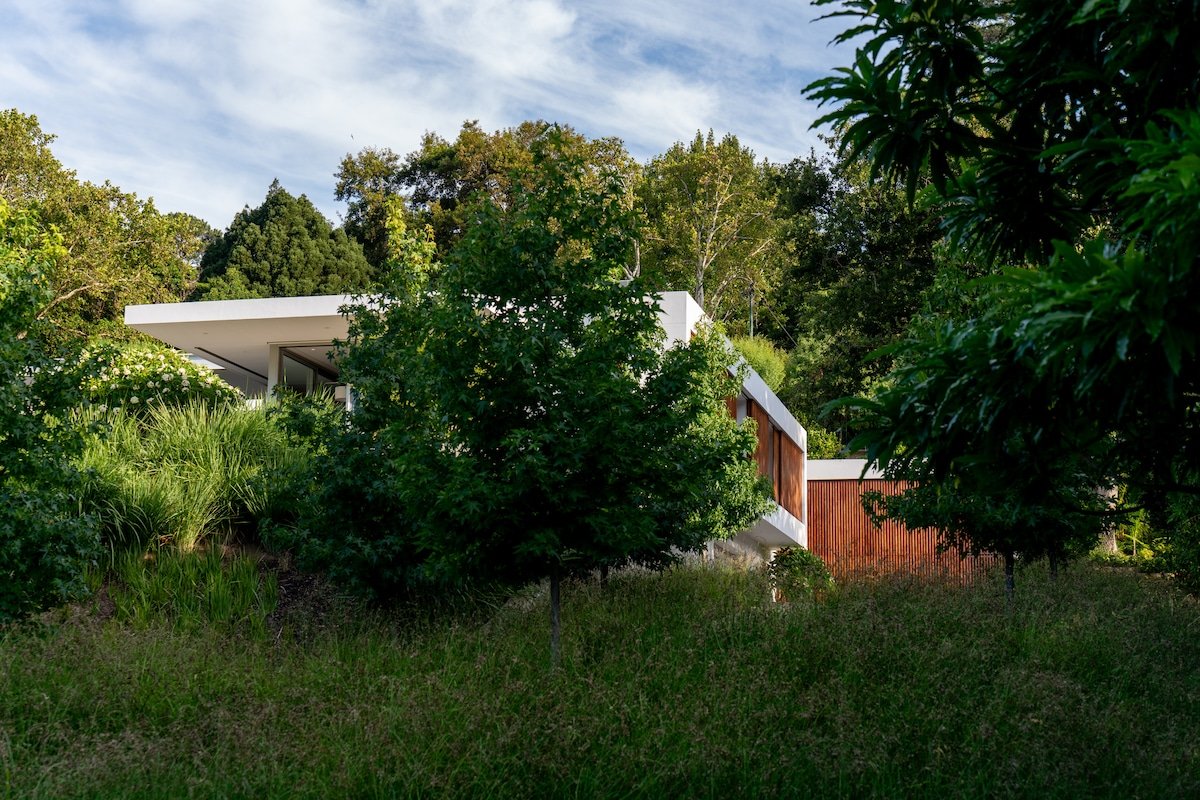 Modern Guest Studio gallery image 3