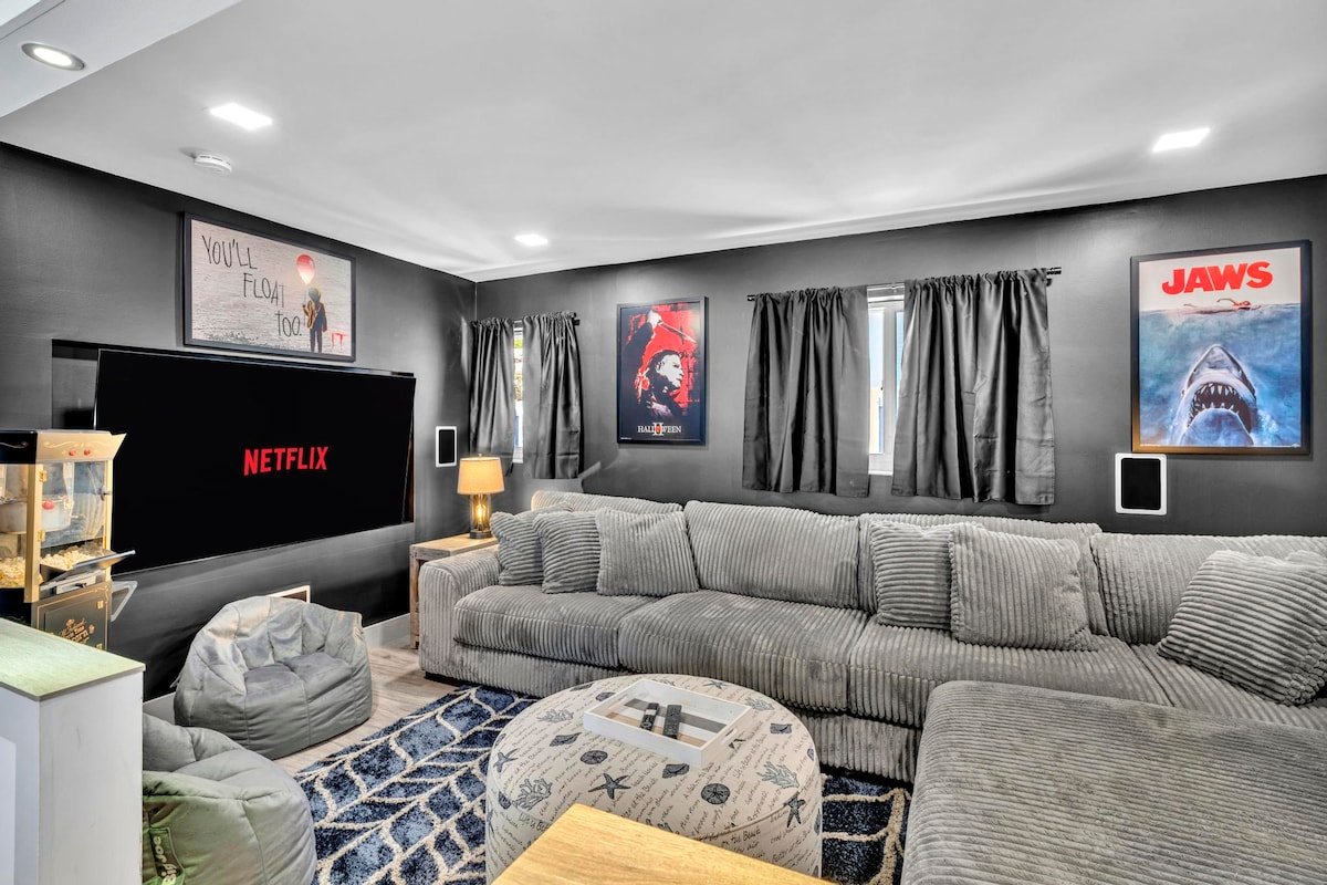 Sandy Cove! 1mi beach+HtdPool+BOAT Rental+ClNEMA! gallery image 4