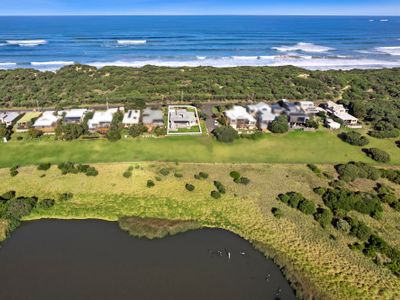 SALTWATER HOUSE – Opposite the beach + lake