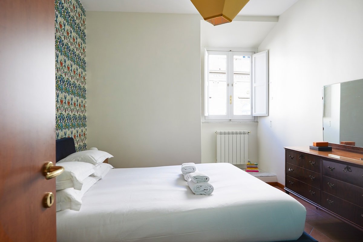 Elegant Home Near Navona Square Center of Rome gallery image 5