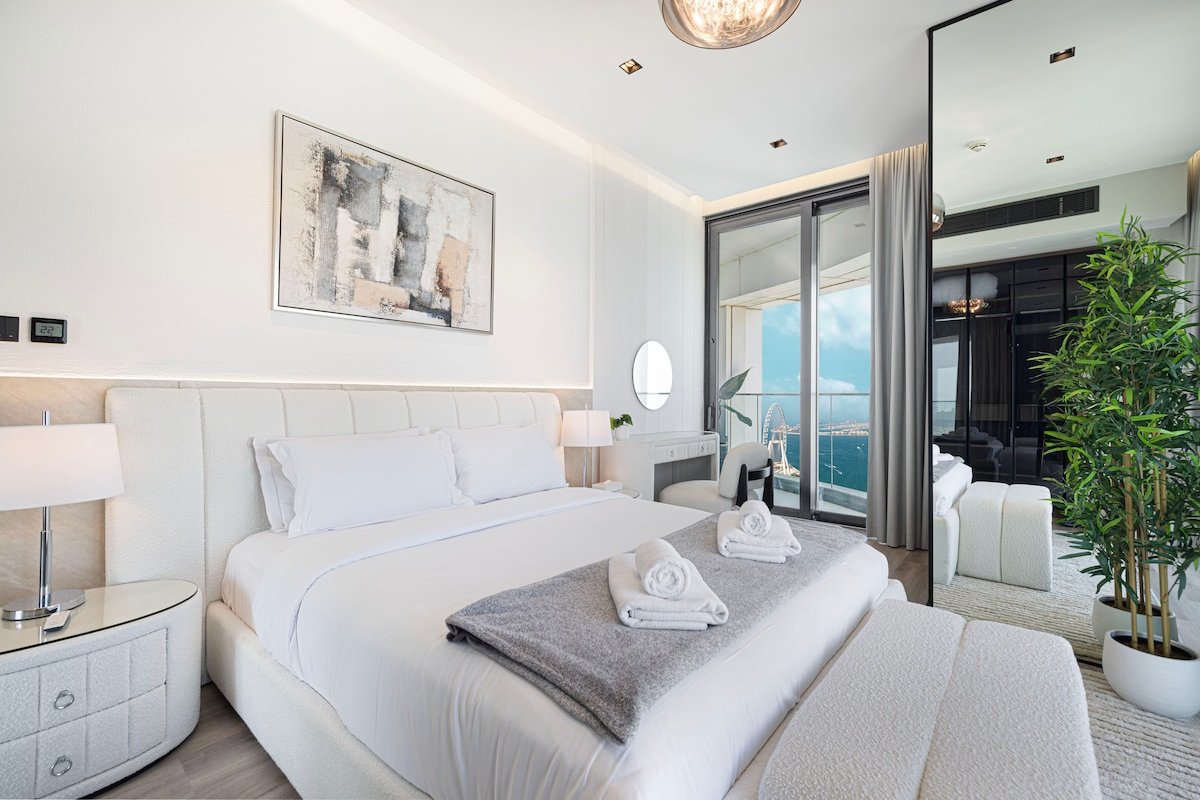 Modern 4BR+M w/ Beach Access at Address JBR gallery image 3