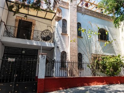 Amplia casa con hermosa arquitectura!