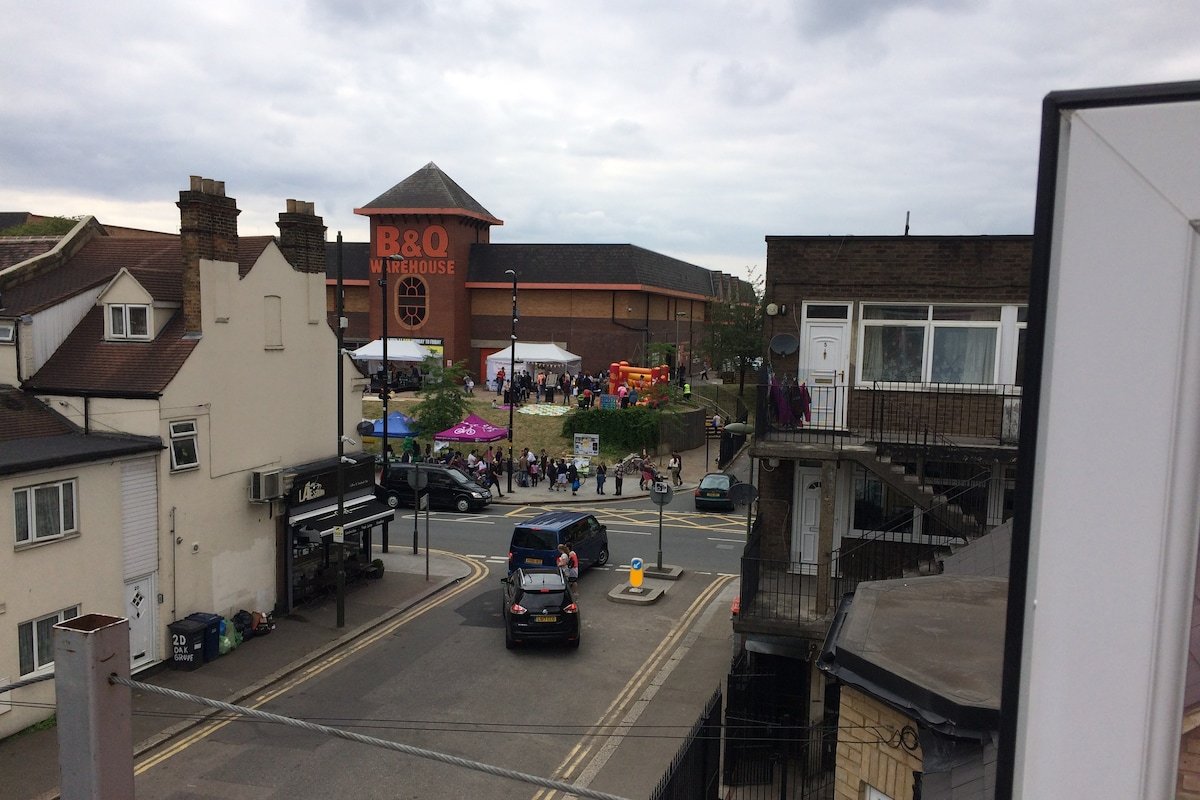 Exceptionally spacious Victorian House gallery image 4