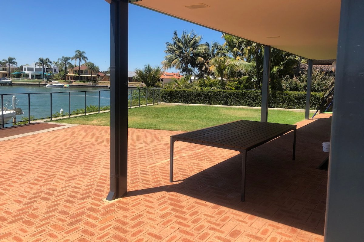 Large luxury home with private jetty gallery image 5