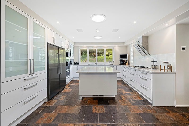 Luxury Home with a spectacular view gallery image 4