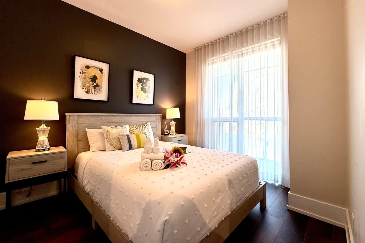 RogersCenter MTCC 2B2B Lake&CN Tower View Parking gallery image 5