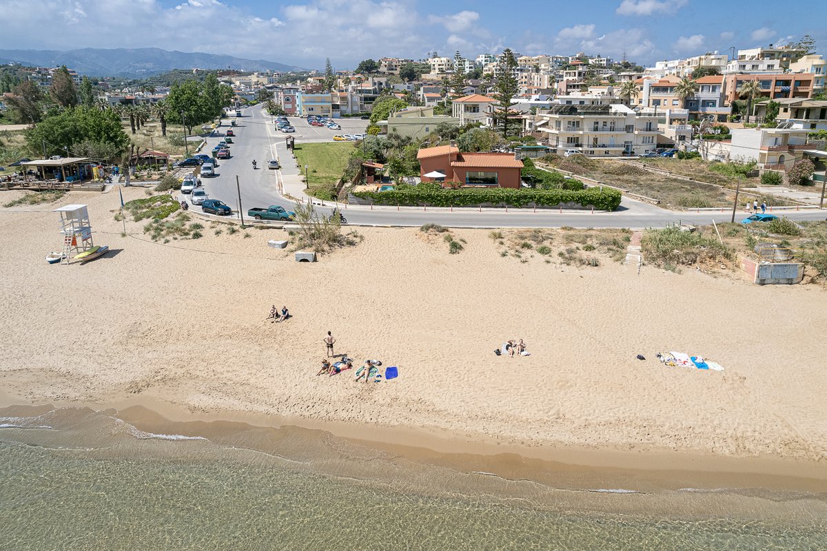 “Beachfront villa with pool by the sea ” 5 pers.