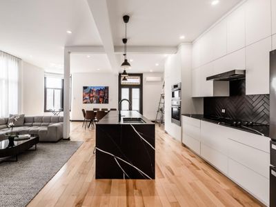 Upscale 3-bedroom in Trendy Plateau Mont-Royal