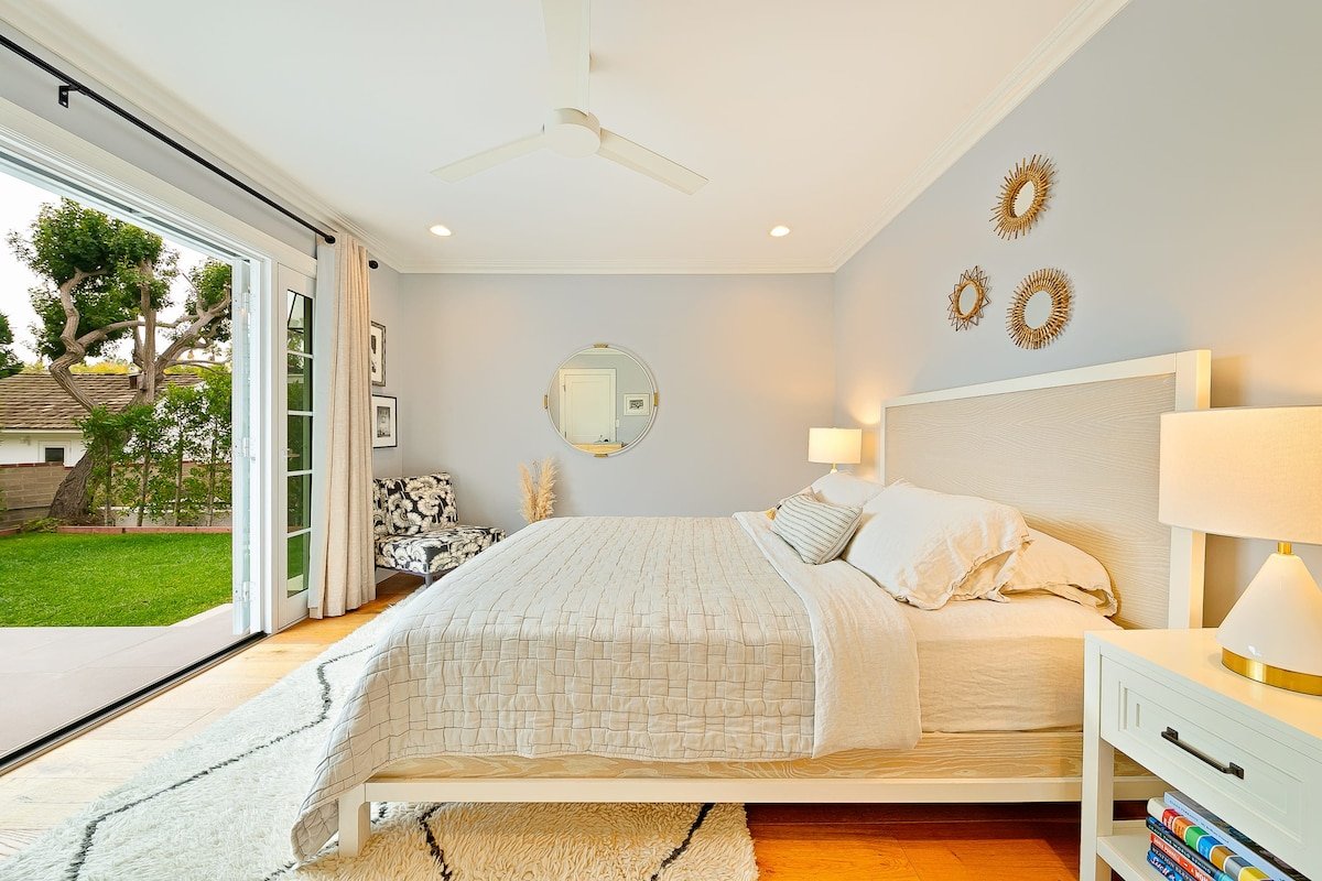 Gorgeous 4-bd Haven, steps from Windansea Beach gallery image 3