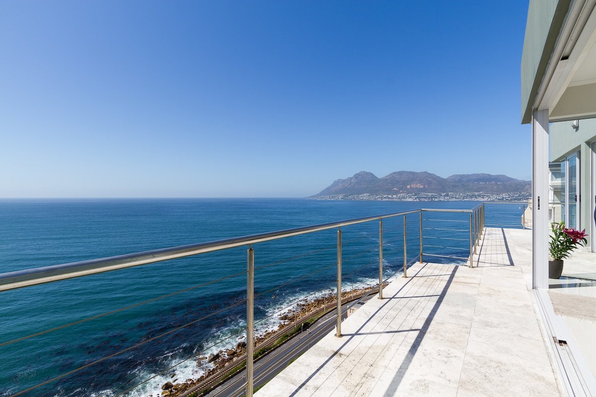 Breathtaking Sea and Mountain views gallery image 3