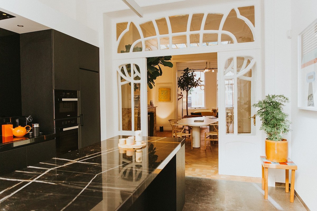 Art Nouveau huis in Zurenborg wijk. gallery image 5