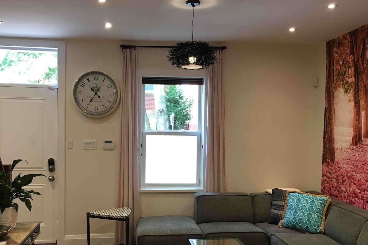 Lovely Downtown House gallery image 5