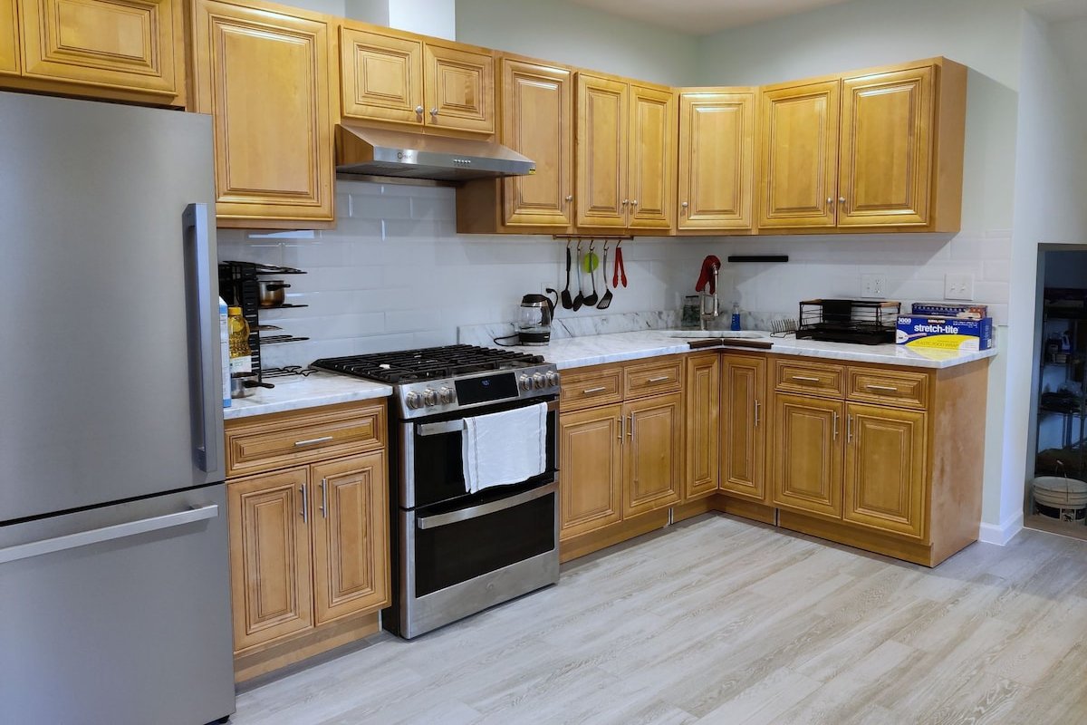 Entire Home in NE DC. 5 BD/3BA gallery image 3