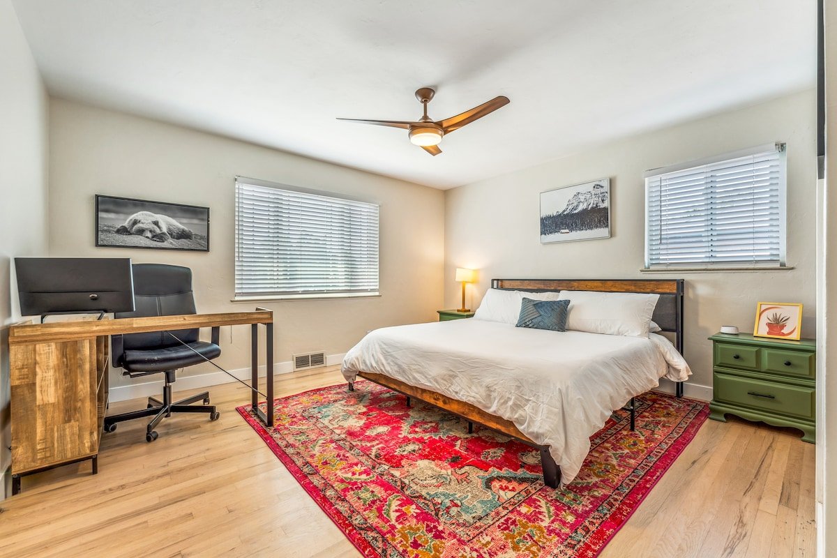 City Park Modern Escape | 5BR Family/Pet Friendly gallery image 5