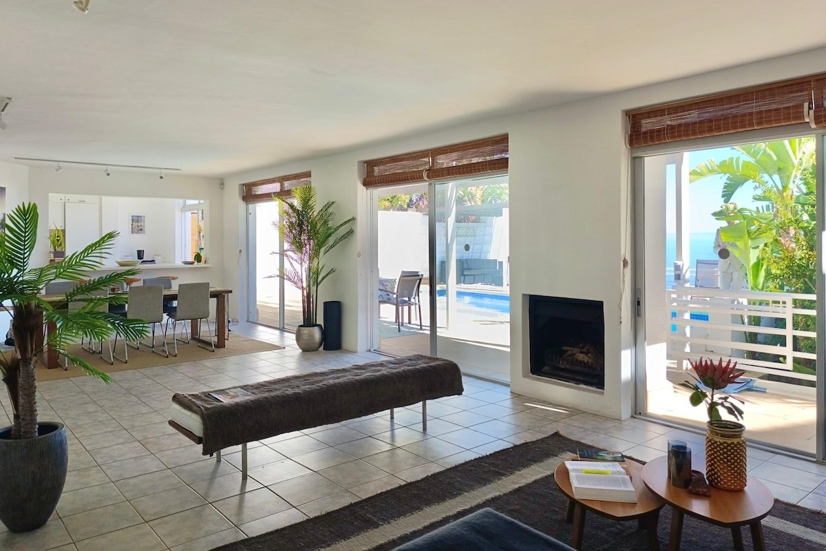 Breathtaking view villa in safe Bantry Bay gallery image 5