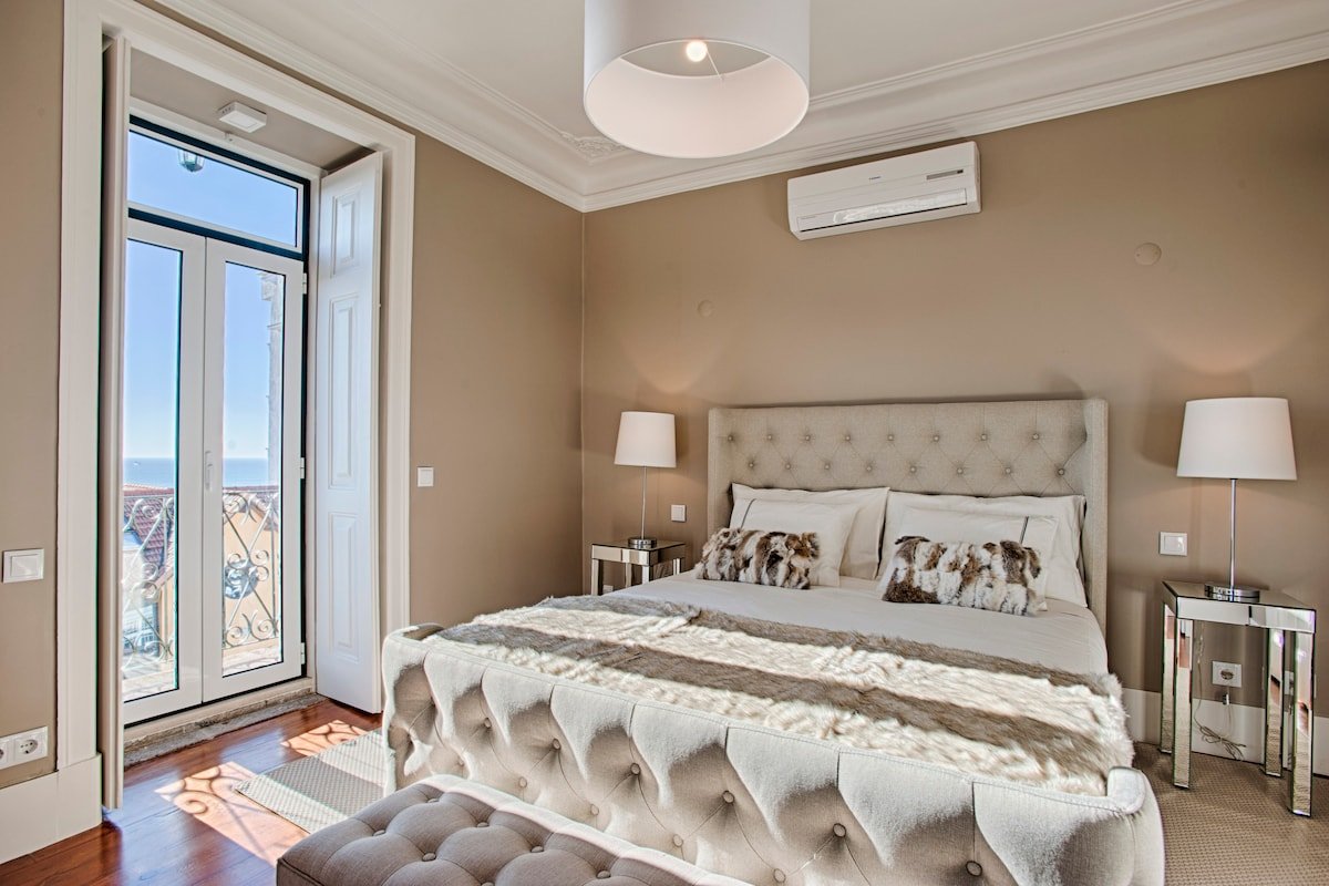 An amazing sea view apartment in Estoril gallery image 2