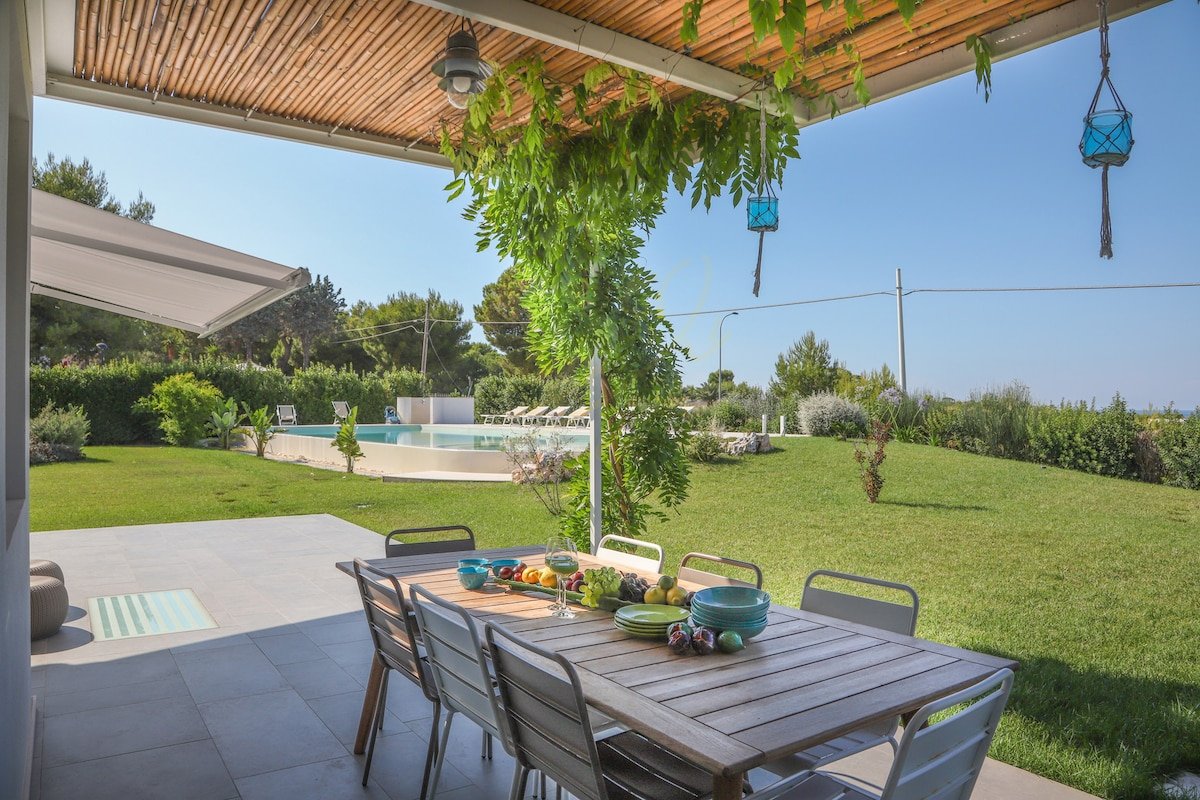 TD Villa Ponente Luxury Villa with Sea View Pool gallery image 3