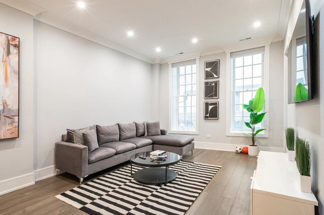 Gold Coast Pristine 3BD|2BR| Patio |Parking| Beach gallery image 3