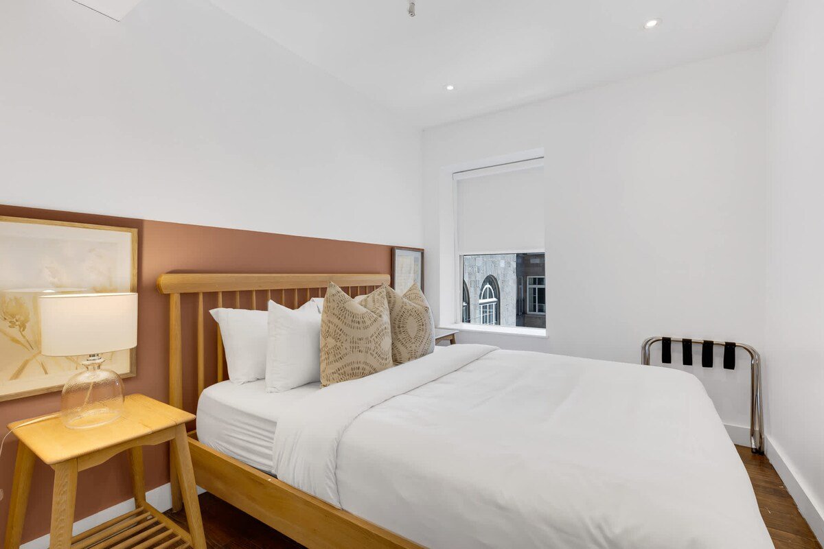 Designer Penthouse|2-Level Loft+Free Parking gallery image 5