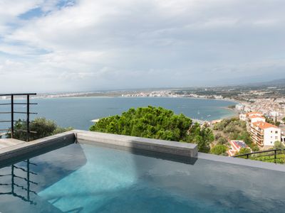 Lovely house with a superb view on the Rosas’ Bay