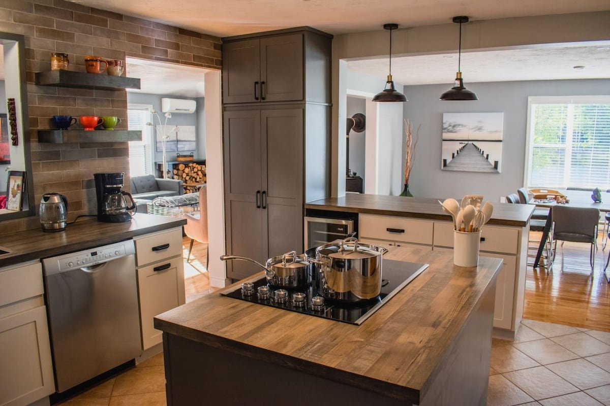 All-season waterfront 4-bedroom in Shediac gallery image 2