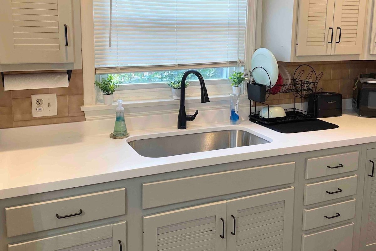 The Presidential Suite in Downtown Bristol! gallery image 4