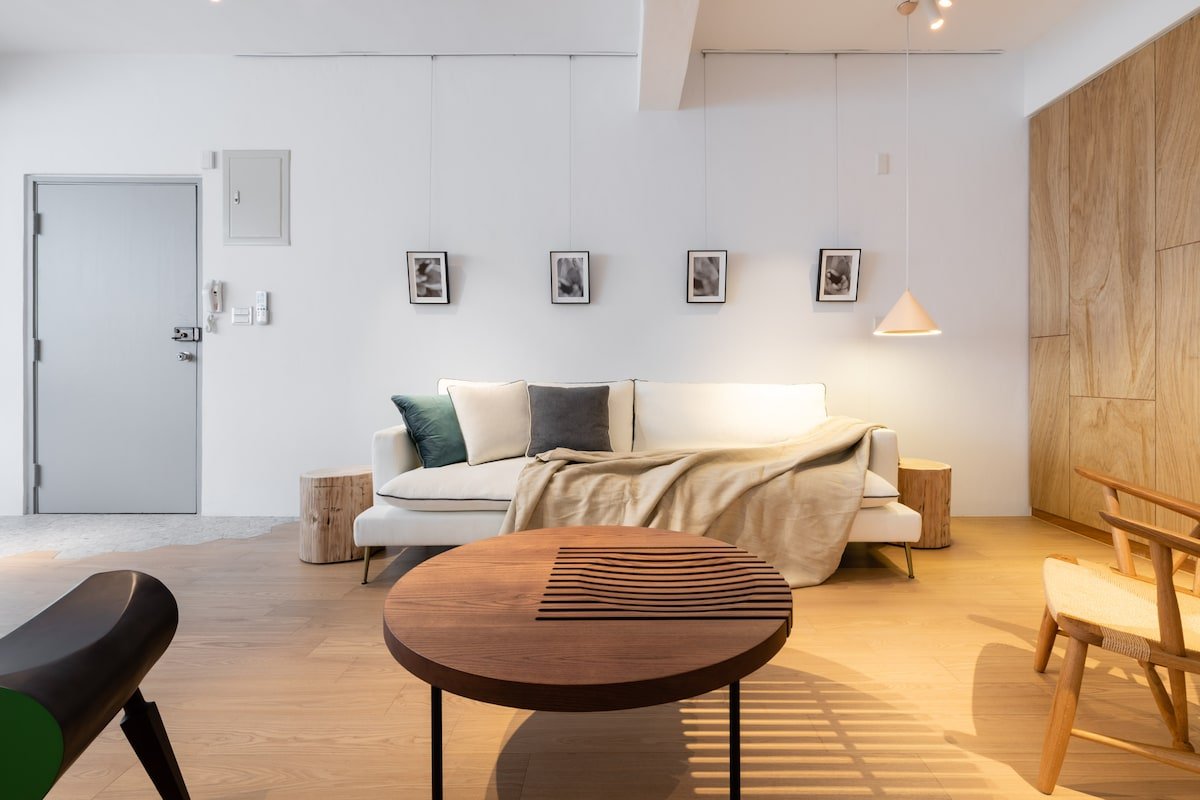 Sophisticated bright 3BR in the heart of Taipei gallery image 3