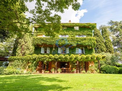 A green gate to Rome