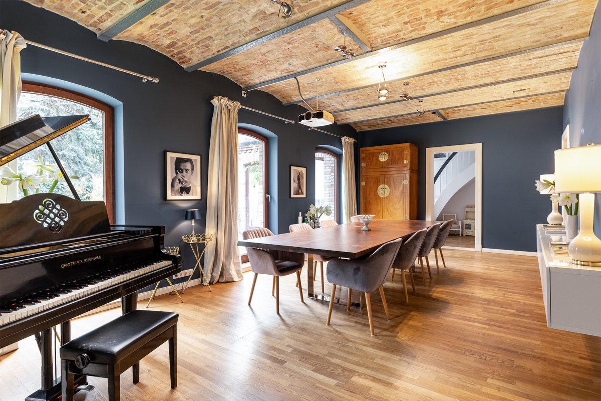 Historic single Mansion near City center of Berlin