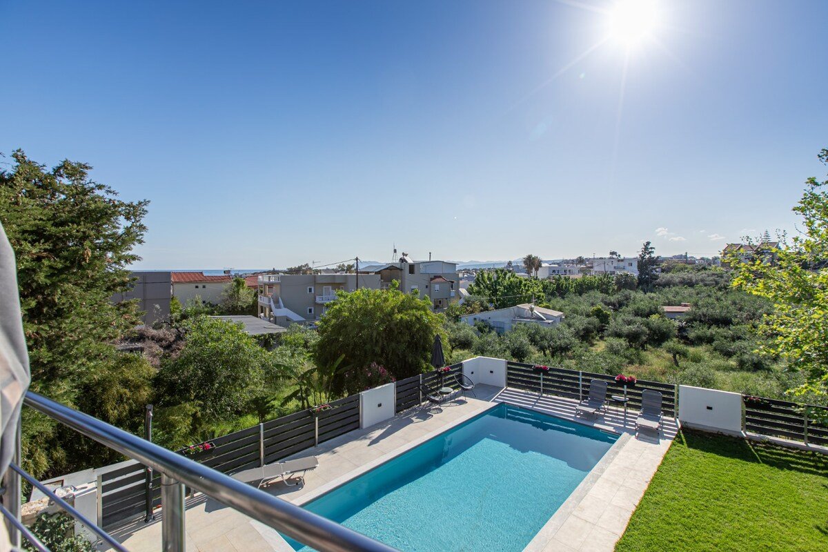 Lux villa*Walk to beach*Hydromassage Pool*14people gallery image 3