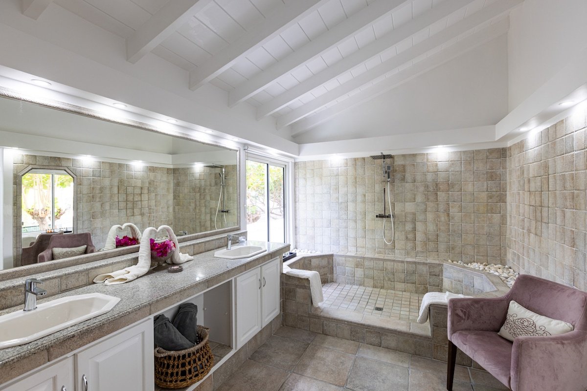 La Perla Classic gallery image 4