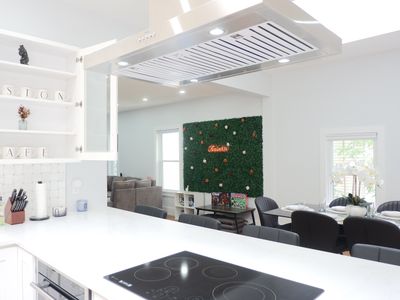 Modern 5BR | Near Subway & Downtown | Free Parking