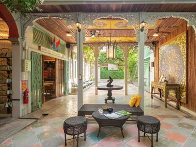 Artist House & Gallery- 3 Guest Suites