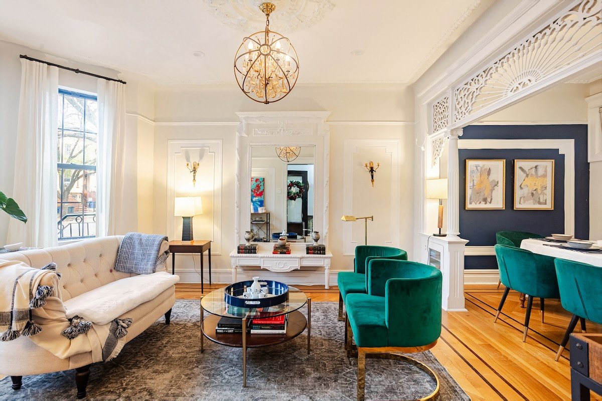 Premium Brownstone, King Suites, Office, Library gallery image 2