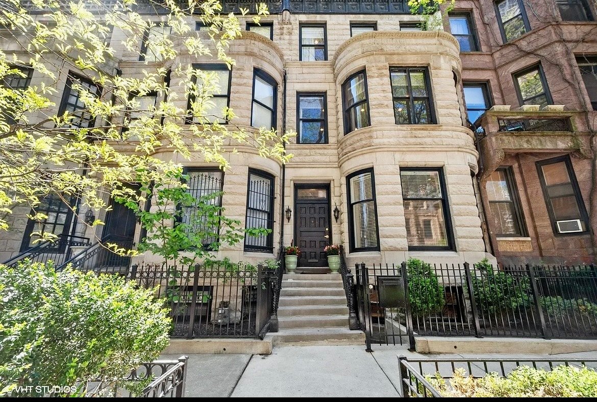 Spectacular Gilded Age Gold Coast Mansion w/Deck gallery image 3