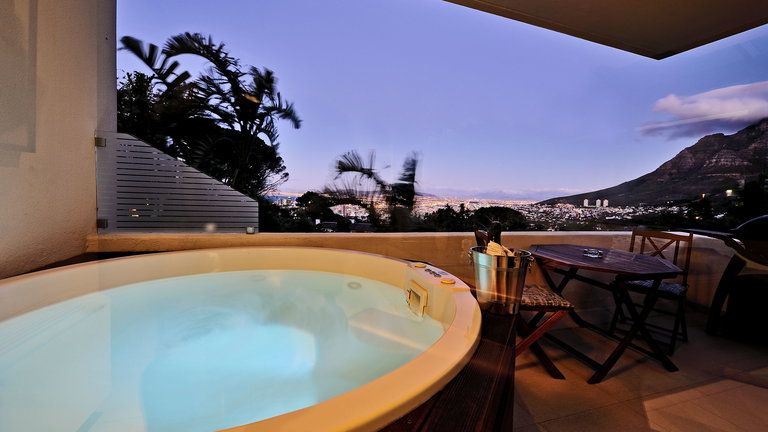 129 on Kloof Nek Three Bedroom Luxury Apartment