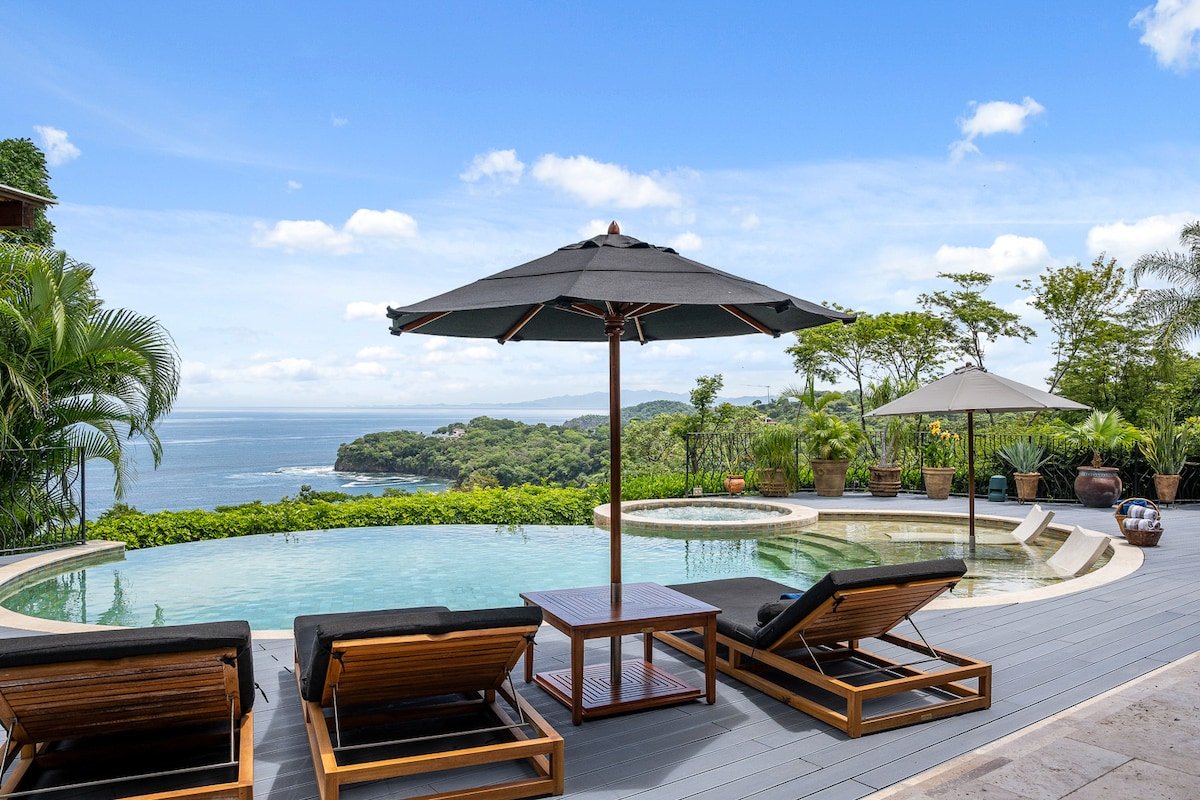 Full Staff and 2 Boats – Casa Caiman gallery image 4