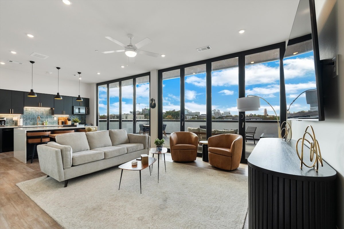 Music Row Penthouse w/Private Balcony! gallery image 2