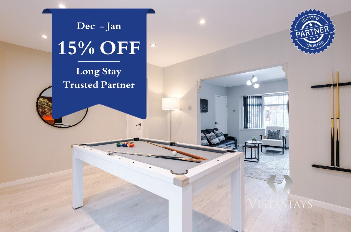 Long Stay | Pool Table • PS4 • Netflix • Parking gallery image 2