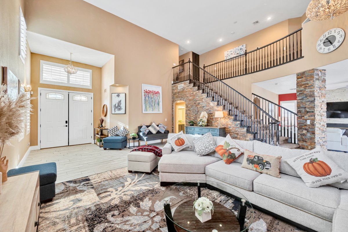 The Athena | 5 Bedrooms 4 Baths | 15 mins to Strip