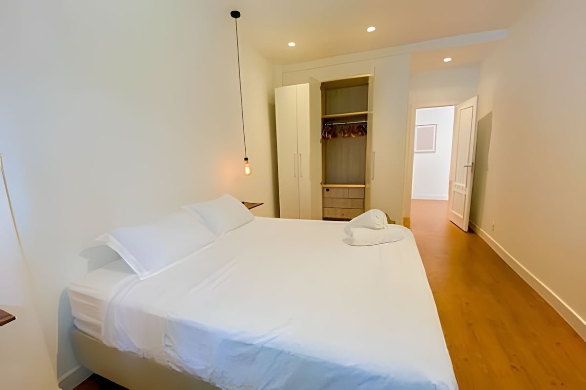 Renovated and modern next to Leblon’s beach! gallery image 5