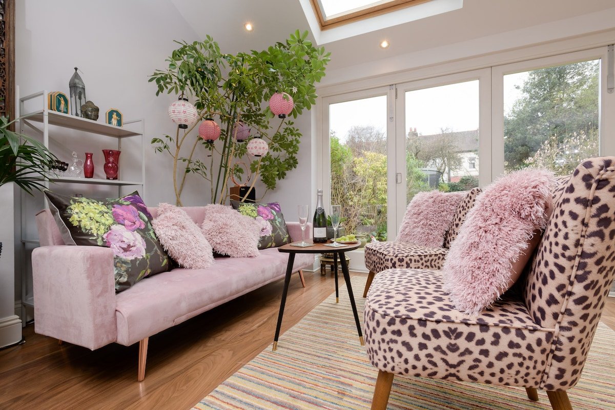 Luxury 6 Double Bedroom London Town house gallery image 4