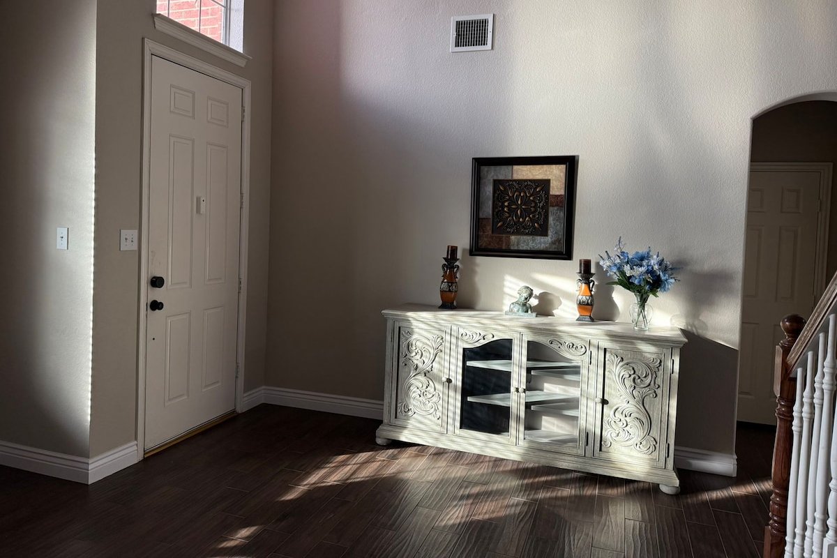 Keller Schools 4BD 3BA Quiet Street, Pet Friendly! gallery image 4