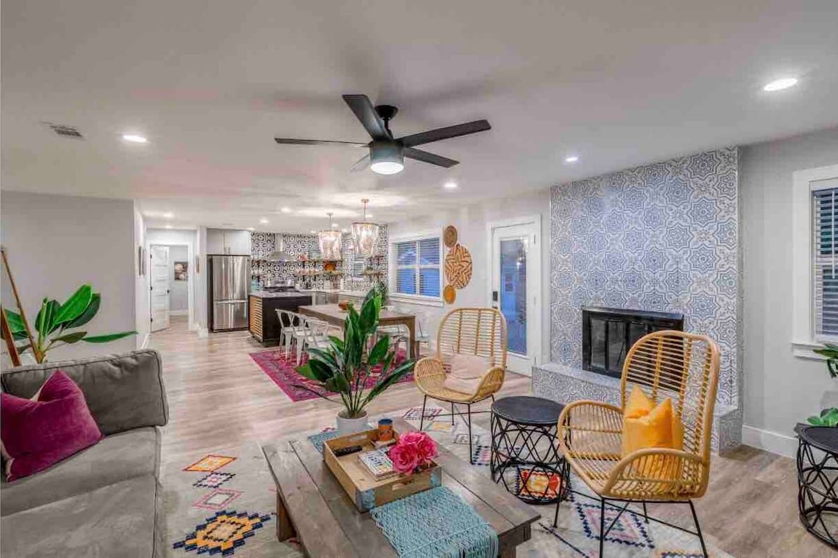 Trendy South Congress Retreat gallery image 3