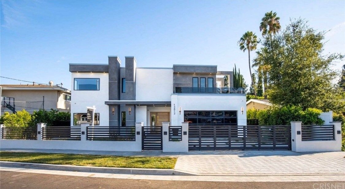 Ultra Modern Resort Style Home in Los Angeles gallery image 3