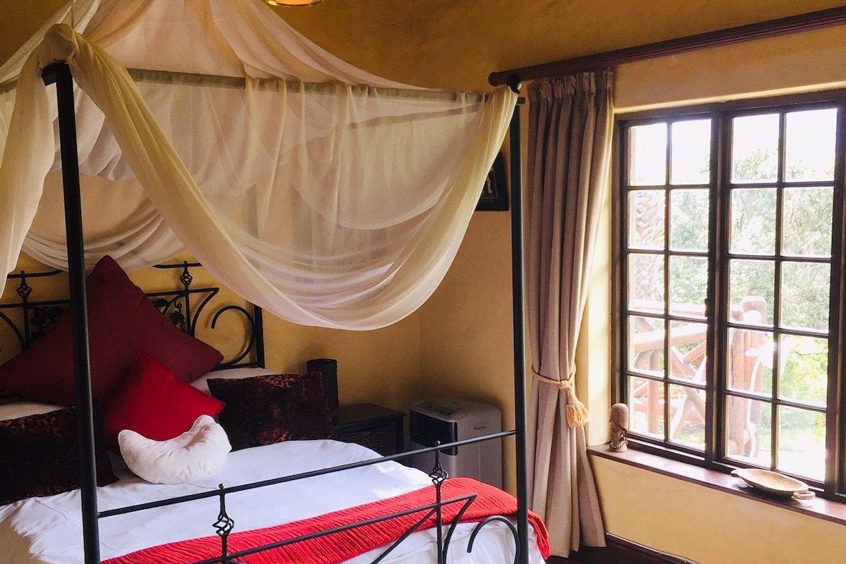 Relax in the heart of Noordhoek gallery image 4