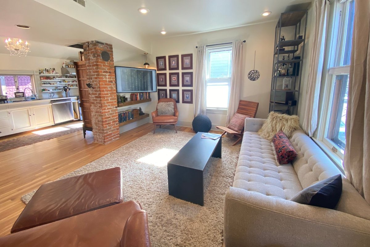 Huge house in the BEST location (99 walk score!) gallery image 5