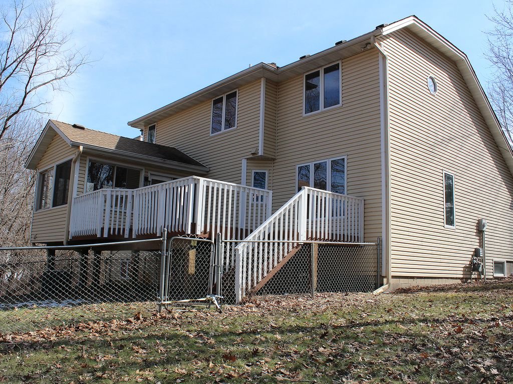 Private Wooded 5 Bedroom Home on 7 Acres gallery image 3