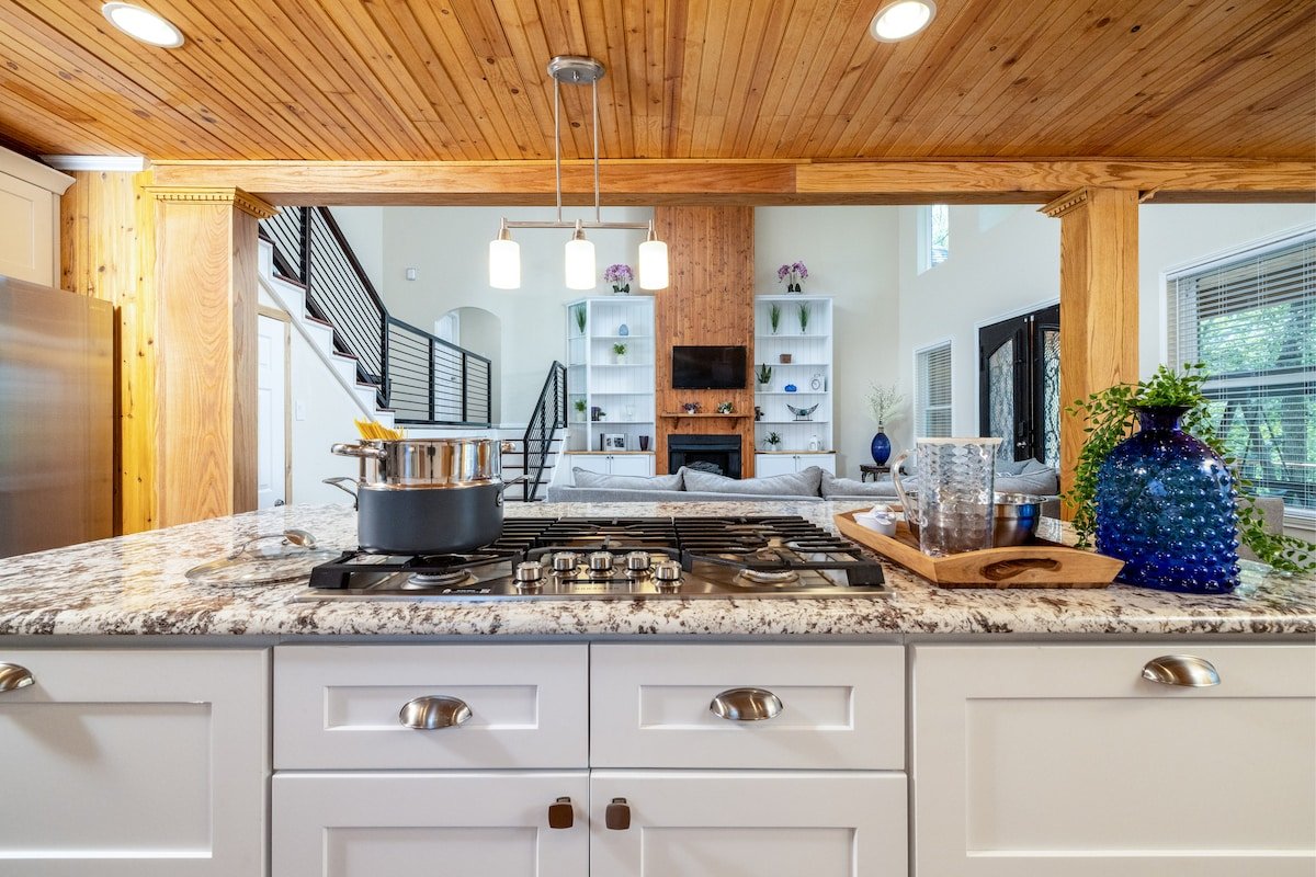 Oakhurst Hillside Scenery 5 Mins from Downtown FW! gallery image 5