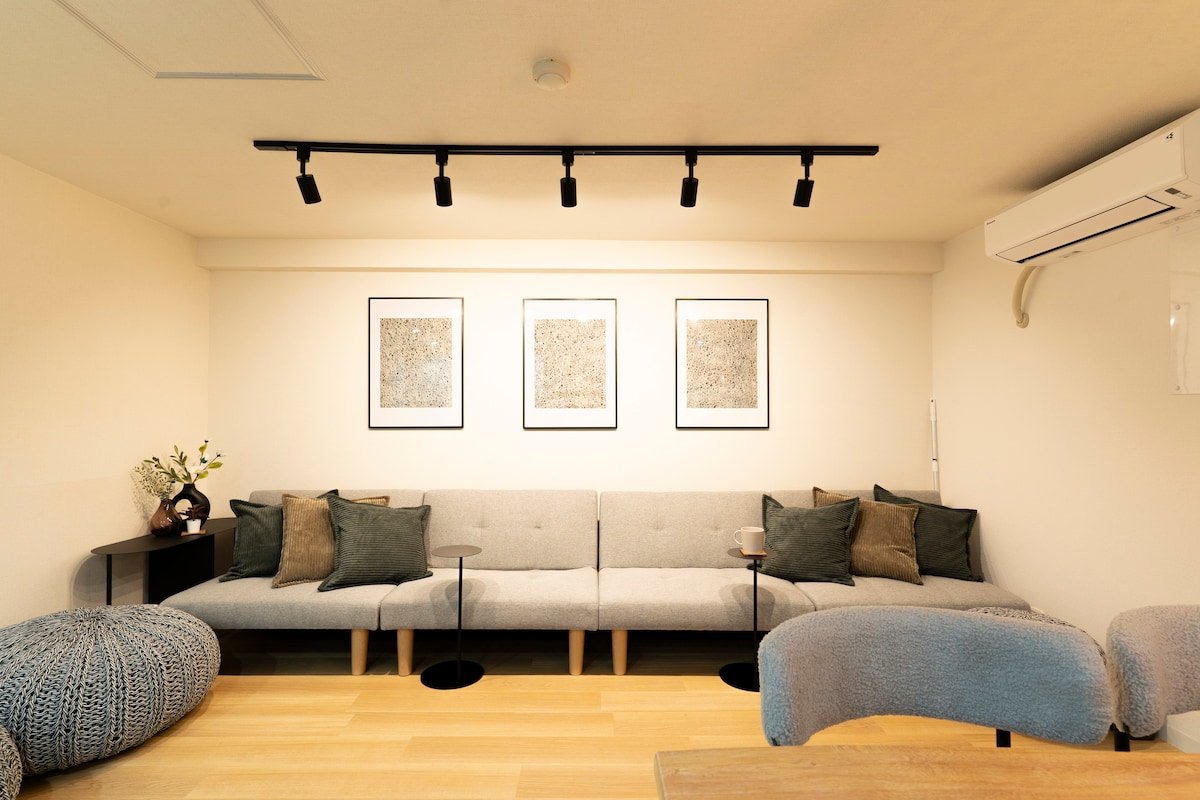 新宿駅徒歩圏内/渋谷駅電車で10分/東新宿駅徒歩4分/ベッド8台/3シャワールーム/和を感じる gallery image 5